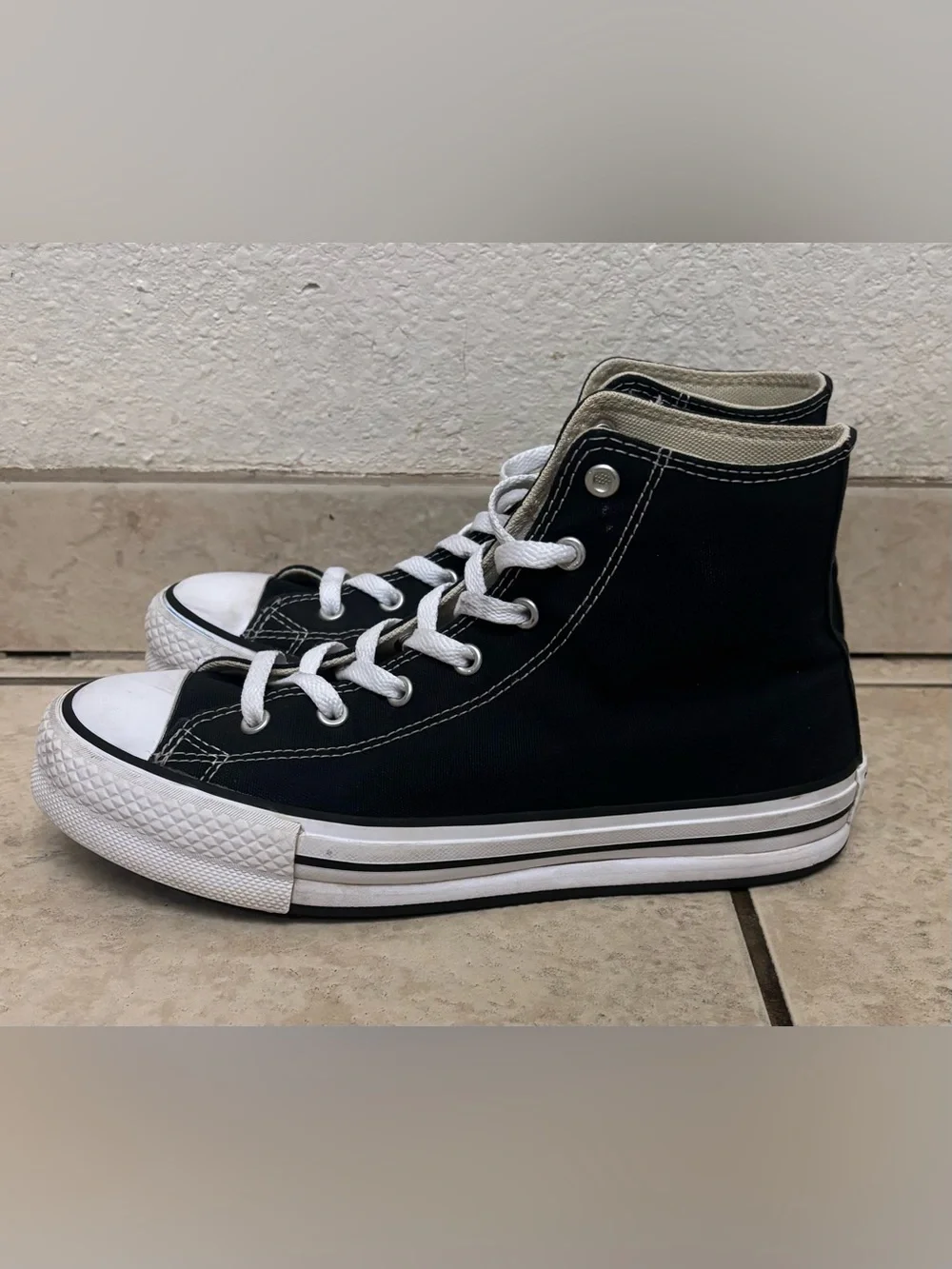 Converse Chuck Taylor All Star Lift Sneakers Youth Size 6